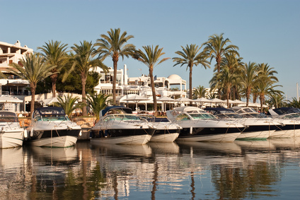  - Die Gegend um den Ferienort   Cala d'Or (goldene Stadt)   südlich von Portocolom, mit seinen geschützten Buchten   Cala Serena und Cala Esmeralda   und seiner schönen Fußgängerzone bietet den Gästen alles, was man für einen schönen Urlaub braucht.