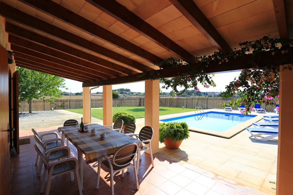 Foto der Wohnung MAL-23-025-01-finca-can-manuel-can-picafort.terrasse1.jpg