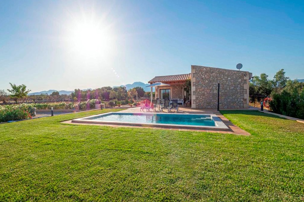 Foto der Wohnung MAL-26-125-01-finca-paraiso-buger-pool-ansicht2.jpg